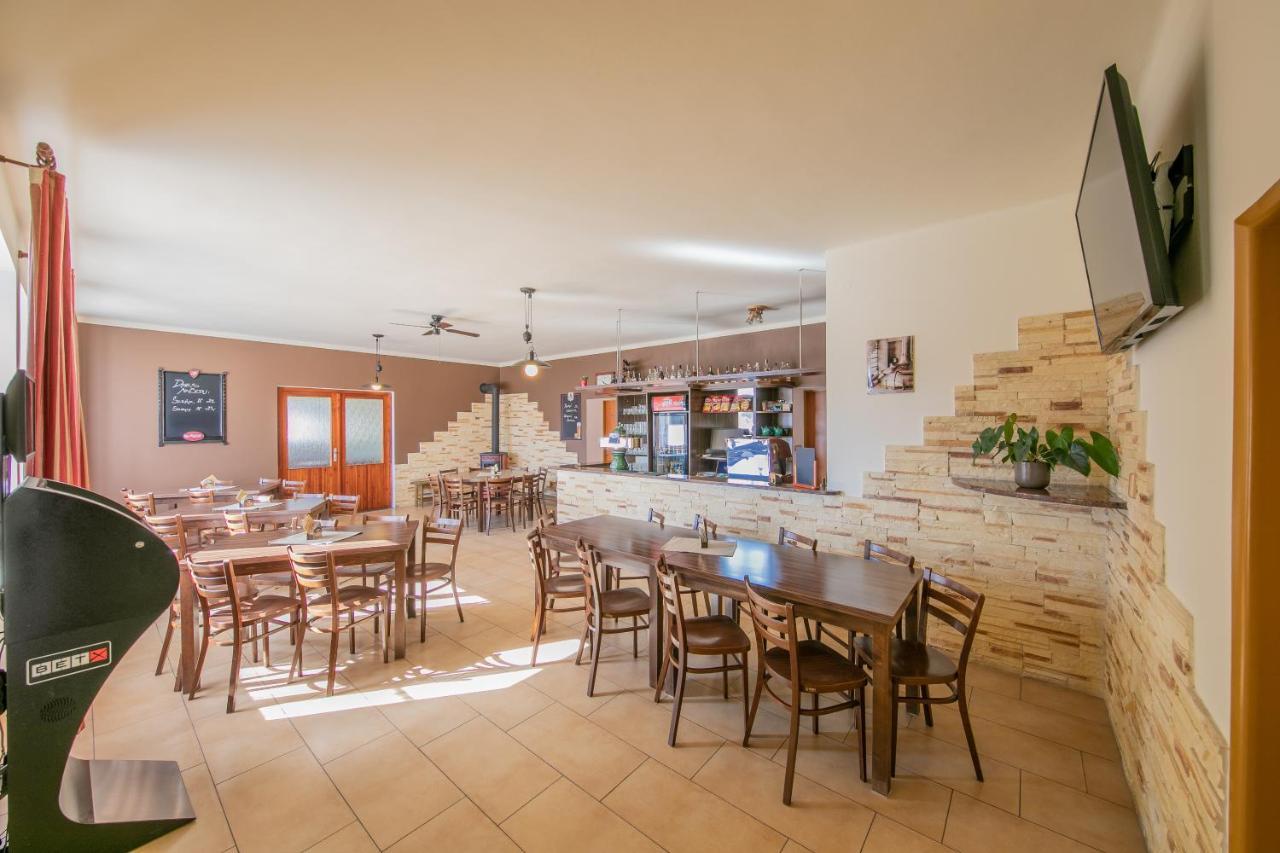 Hotel Na Rybnicku Bohutin Extérieur photo